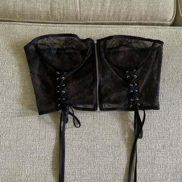 Black lace bustier crop top - Picture 3 of 4